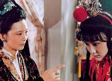 《红楼梦》里贾母身份尊贵，为什么偏偏对自己儿媳妇心存忌惮？