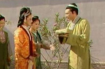 《红楼梦》里的的贾芸，什么都没有，为什么最后爱情事业双丰收？