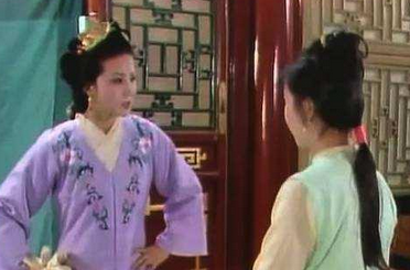 《红楼梦》里芳官就是个小戏子，凭什么敢无视赵姨娘？