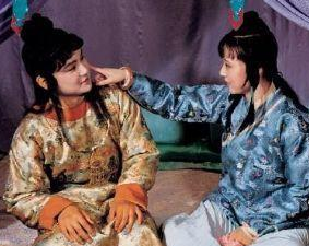 红楼梦中宝玉没去参加薛姨妈生日时，黛玉是如何取笑她的？