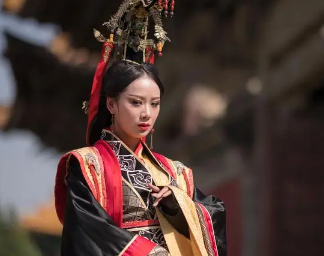 后世对宣太后的评价如何？有哪些与她相关的轶事典故？