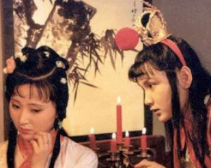 红楼梦宝玉知道黛玉宝钗结为闺蜜后，是什么表现？