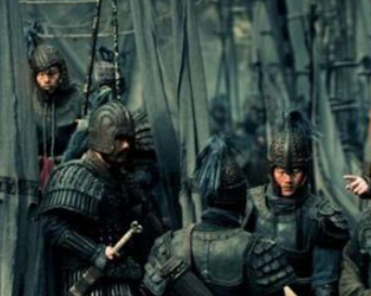 在古代战场上，为何所有士兵还都抢着往前站？