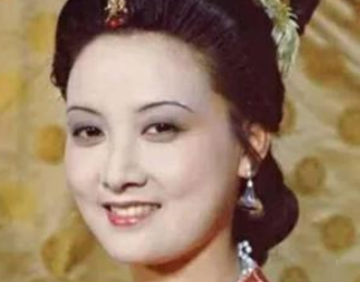 红楼梦宝钗搬离大观园时湘云知情吗?