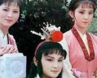 红楼梦宝玉从薛姨妈家回来后为何要骂晴雯与茜雪？