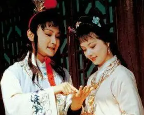 红楼梦中金玉良缘到底是怎么回事？是真的吗