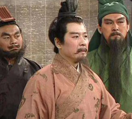 刘备关羽和张飞都没有学过武功 最后为何能成为名将