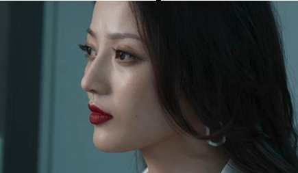 《冰雨火》琼姐戏份不多，却是勐佧底下的女头目
