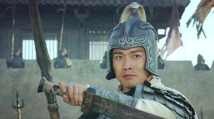 曹操是怎么选择背剑人的？他需要满足哪两个条件？