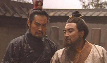 张绣和胡车儿商议的结果，为何是偷戟而不是击杀典韦？