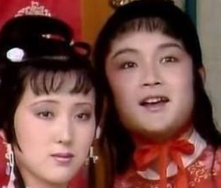 红楼梦中宝玉不让黛玉吃宝钗送来的燕窝，是为什么？