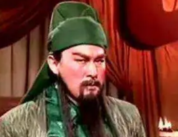 被围困麦城突围时，关羽留下了周仓是因为什么？