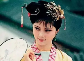 红楼梦中，薛宝钗有资格参加秀女侍选吗？