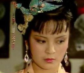 红楼梦中探春与弟弟贾环的关系怎么样？她真的是个冷血的人吗？