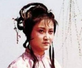 红楼梦中司棋要被撵出大观园时，迎春是什么表现？