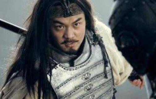 马超的综合实力和赵云相比如何呢？
