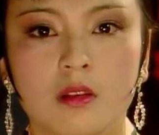 红楼梦探春对母亲赵姨娘是什么态度？从哪可以看出来？