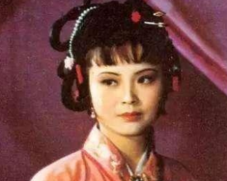 红楼梦与柳湘莲有婚约，尤三姐为何与贾珍暧昧？