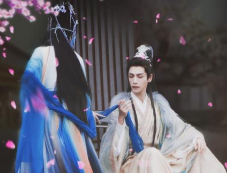 《长月烬明》澹台烬为什么有五个时期？