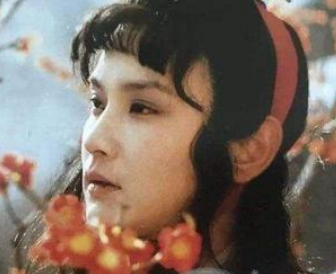 红楼梦黛玉宝钗结为闺蜜后，宝玉是什么表现?