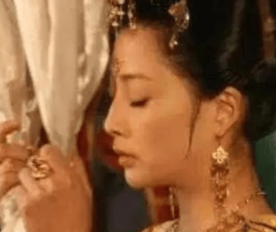 历史上的杨贵妃是怎么死的 杨贵妃是被活埋的吗