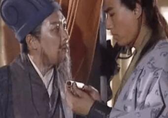 姜维为何要投降钟会呢？他的目的是什么？