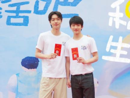 《积极的生活吧》主演有谁？主要剧情介绍