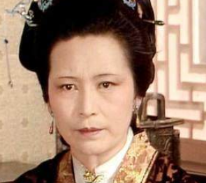 红楼梦王夫人被贾母训斥时，探春做了什么？