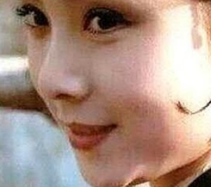 红楼梦中宝玉对自己的奶娘李嬷嬷是什么态度？