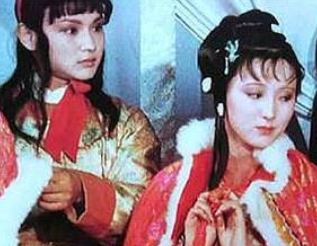 红楼梦宝钗是如何对宝玉表露自己的情感的？