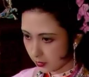 红楼梦兴儿对尤二姐是什么态度？为何要巴结她