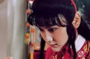 《红楼梦》王夫人是怎么一步一步逼走自己的亲儿子的？
