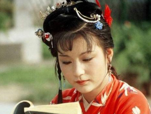 红楼梦中史湘云为什么总是被史家和贾家接来接去的？