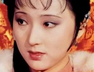 红楼梦中黛玉是如何评价探春的？二人有何交集