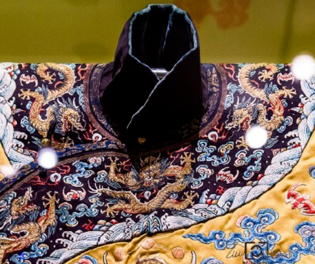 古代皇帝的龙袍不能水洗 衣服变脏变臭又是怎么处理的
