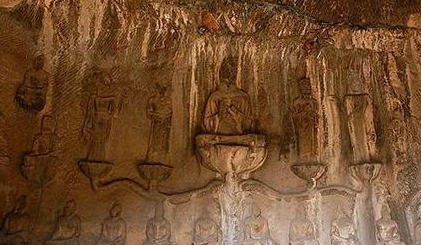 龙门石窟万佛沟最大的洞窟是谁建的？