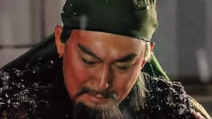 当关羽败走麦城求援时，刘封最好的做法是什么？