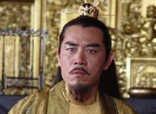和珅和曾国藩都是大学士，两人谁的地位更高？