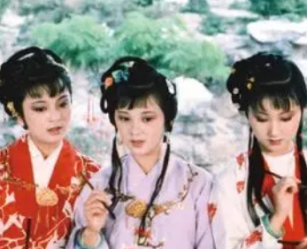 红楼梦中甄宝玉和湘云之间有何联系？