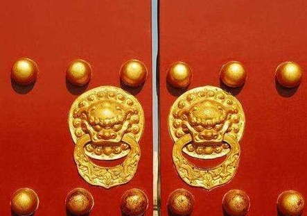 古代城门上为什么有那么多的钉子 这东西有什么作用