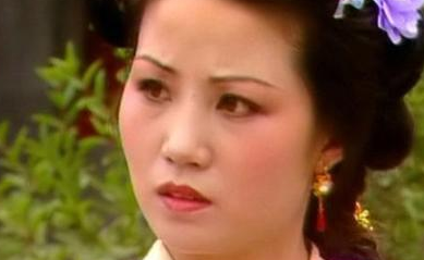 为什么袭人和赵姨娘待遇一样，袭人每月可以多拿1吊钱？