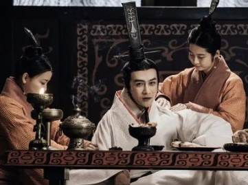 吕不韦为什么要将嫪毐送入宫，献给太后赵姬？