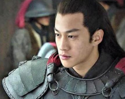 吕布和刘备相比 陈宫最后为什么会选择投靠吕布