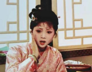 红楼梦中薛蟠与妹妹薛宝钗之间的关系怎么样？