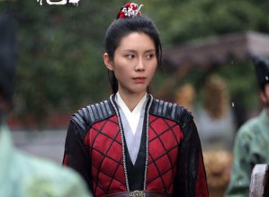 《戏精女主桃花多》讲述了什么故事？
