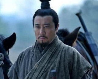 早年间刘备为何能在各个诸侯间游刃有余？原因是什么