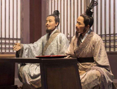 管仲临终前要求驱逐的是哪三人？齐恒公是怎么做的？