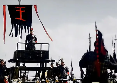 楚文王是佮创立县制的？他采取了哪些措施？