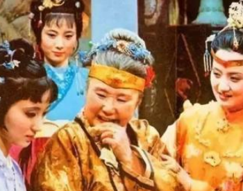 红楼梦黛玉与宝钗二人，谁更得贾母的欢心