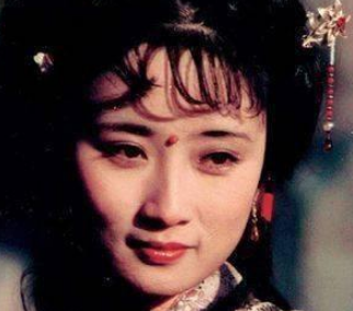 红楼梦香菱入住蘅芜苑后，宝钗为何不让贾母知道？